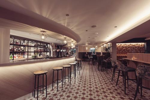 Tewitfield Hotel | Longlands Inn & Cottages