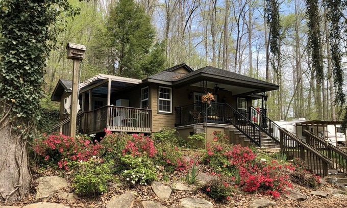 Westminster Cabaña | Longrifle Lodge