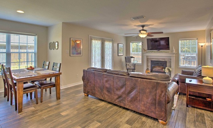 Longview Casa | Longview Family Home w/ Private Yard, Deck & Grill