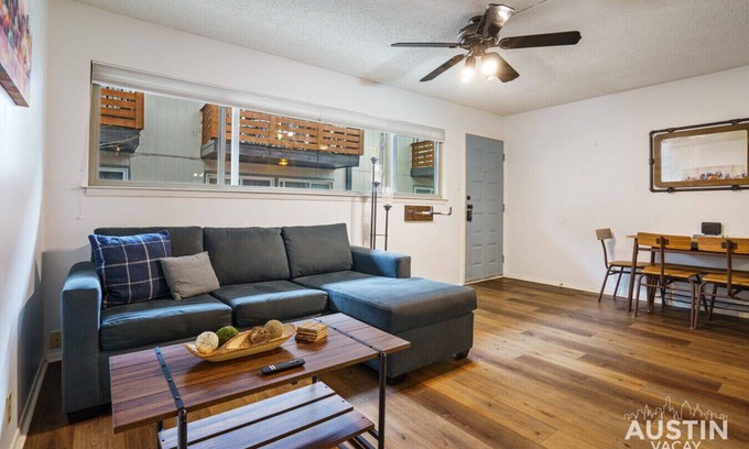 West Campus Apartamento | Longview St #104 xxx