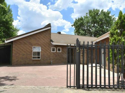 Clarens Casa | Lonini