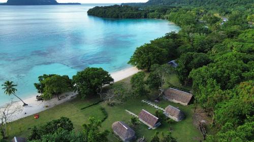 Hog Harbour Casa | Lonnoc ocean view beach bungalows
