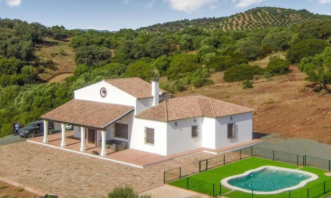 Penaflor Casa | Alojamiento de 4 habitaciones en Peñaflor