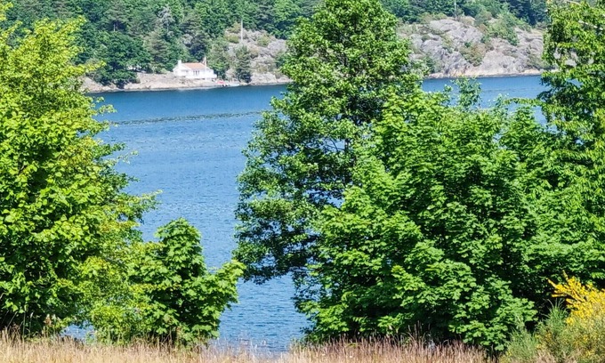 Risor Casa | Look forward to a great time with the family in this vacation home with fjord view!