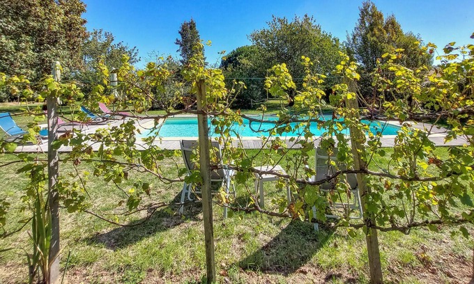 Gauriac Apartamento | Look forward to an exciting vacation in this comfortable apartment with pool access.