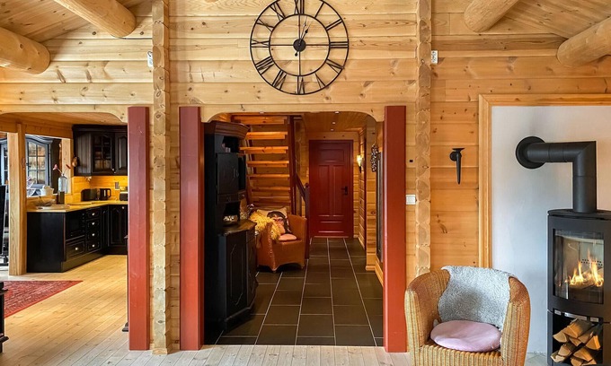 Bjorli Casa | Look forward to this comfortable vacation home with outdoor jacuzzi and sauna.