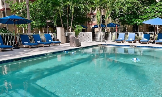 Plantation Complejo | Look No Further! 3 Spacious Suites w/ Full Kitchen, Outdoor Pool, Free Breakfast