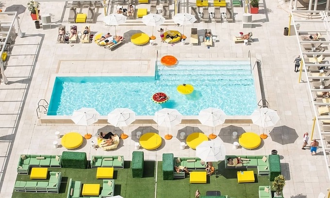 Downtown Las Vegas Hotel | Look No Further! Four Units with City View, Free Parking, Dogs Allowed, Pool!