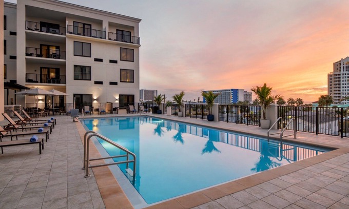 Clearwater Beach Hotel | Look No More! 3 Convenient Units, Restaurant, Near Little Toot Dolphin Adventure