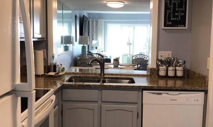 Oceanmarsh Subdivision Villa | Looking for a relaxing spot to recoup and relax? Hunting Isl pass included!