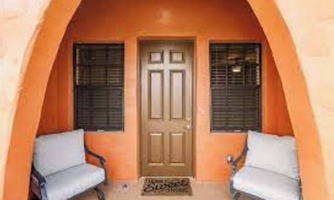 Fort Myers Casa | Looking for a Resort Feel?
