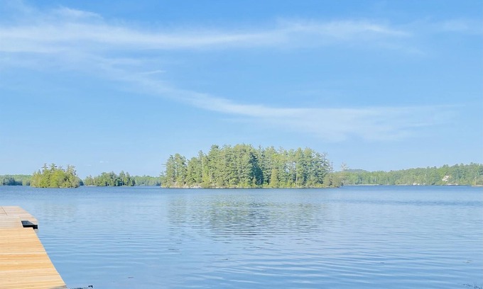 Leeds and the Thousand Islands Cabina | Lookout 1 Cabin on Charleston Lake