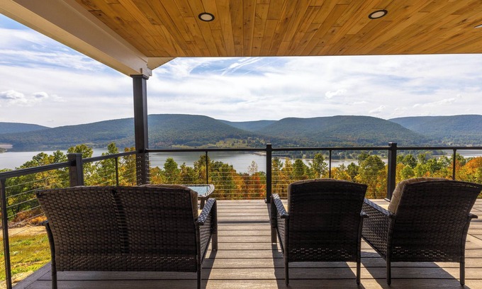 Mainesburg Casa | Lookout at the Lake-Overlooks Hammond Lake