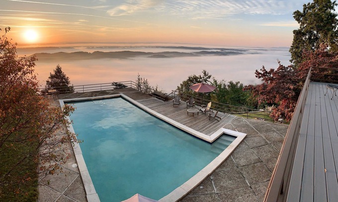 Lookout Mountain Casa | Lookout Mountain Retro Pad - mountain home getaway