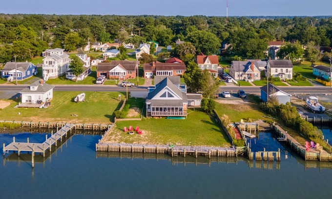 Chincoteague Casa | Lookout on Main - Your Waterfront Wonderland!