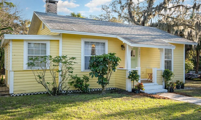 Melbourne Casa | Lookout · Relaxing 2/1 Oasis near River · 9 min to Beach