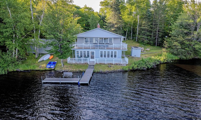 Michigamme Casa | Loon's Cove: Just listed! A Peaceful Autumn Lakeside Retreat
