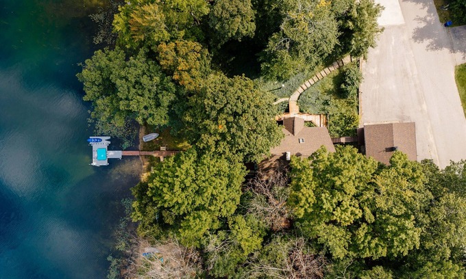 Lake Ann Cabina | Loon's Lakehouse | Dock, Kayak Launch & Firepit