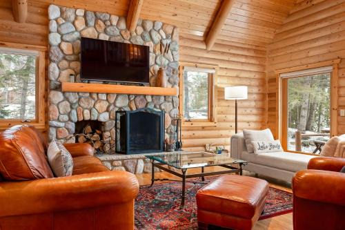 Grand Rapids Casa | Loon Star Lodge - Three Bedroom Log Home