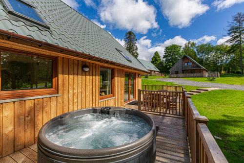 Newton Stewart Chalet De Esquí | Lord Galloway 39 with Hot Tub