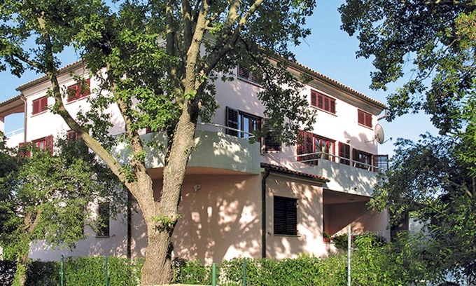 Vinkuran Apartamento | Lorenzin by Interhome