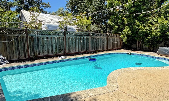 Los Altos Hills Casa | Los Altos Hills Retreat Near Stanford w/ Pool, KTV, Hot Tub & Game Room