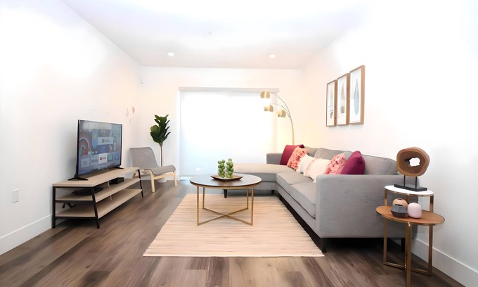 Hollywood Apartamento | Los Angeles Deluxe Suites - 2 Bedrooms & 2 Bathrooms