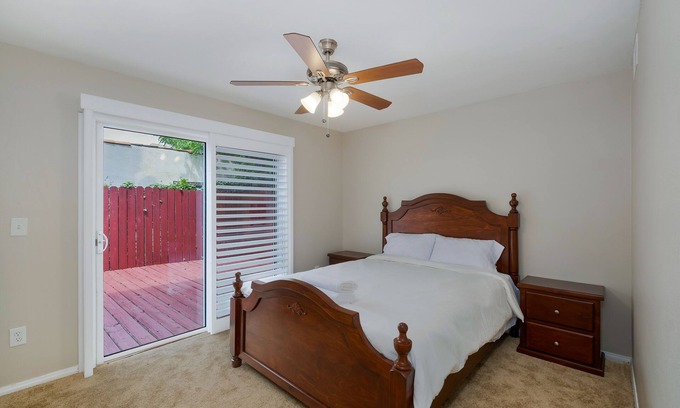 Mid-Wilshire Casa | Los Angeles Miracle Mile District Retreat