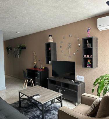 Tesistán Casa | Los Laureles