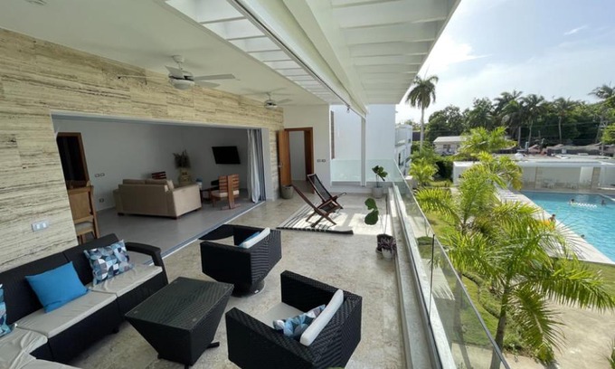 La Iglesia Apartamento | Los Peacocks - Premier Accommodations