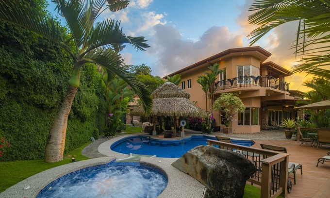Jacó Casa | Los Suenos Casa Oasis 5 bdr Private Pool