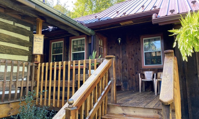 Spring Mills Cabaña | Lost Dutchman Retreat Cottage