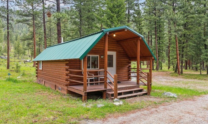 Grantsdale Cabina | Lost Horse Lodge – Double Queen Cabin