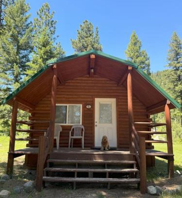 Grantsdale Casa | Lost Horse Lodge Double Queen Cabin 16 - PetsOK