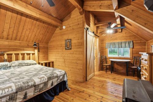 Grantsdale Casa | Lost Horse Lodge King Cabin10