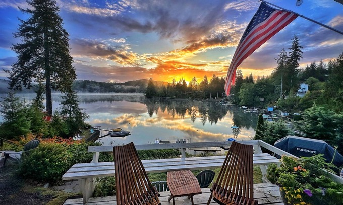 Shelton Cabina | Lost Lake Love Shack, a great place to make memories with friends & family!