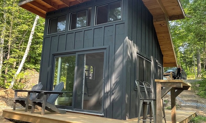 Frontenac Cabina | Lost Loft - NEW Waterfront Tiny Cottage. Sleeps 2, off-grid, quiet lake!
