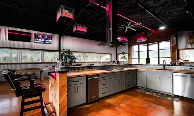 Vanderpool Casa | Lost Maples Estates - Barndo