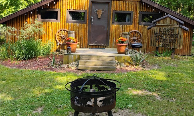 Frontier Cabina | Lost Nations Cowboy Town Mining Company Cabin