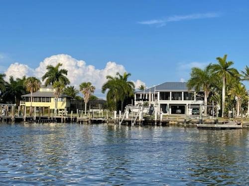 Everglades City Casa | Lostman's Lodge - Everglade City, Sunset View Pool & Hot Tub