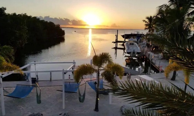 Key Largo Alquiler De RV | lot #341 for your RV / Camper full hookups