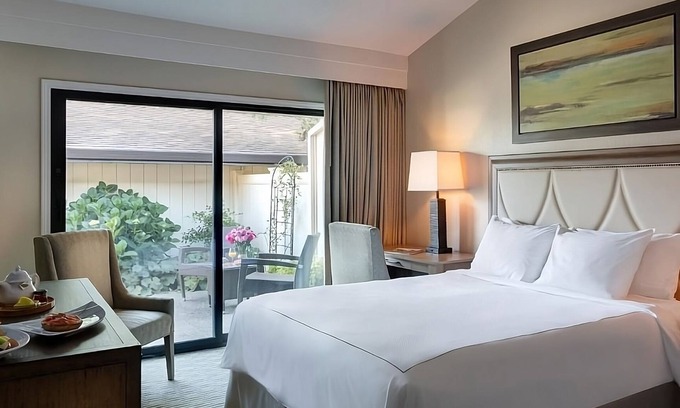 Napa Hotel | Lots of Activities Onsite! Comes w/ Free Parking, Pool, Near Garfield Park!