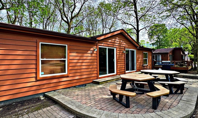 Put-in-Bay Cabina | Un montón de espacio para extenderse en este 3 BR Home Vacaciones en el Island Club