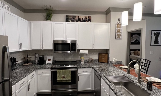Buechel Apartamento | Lott Lux Living: Luxurious 1Bd 1Ba with Unrivaled Elegance and Modern Amenities