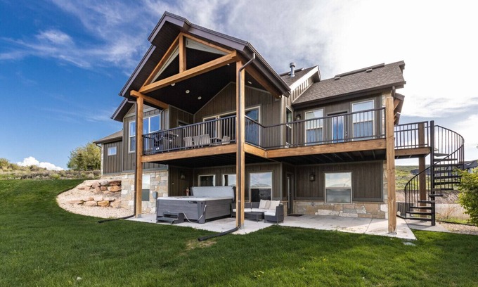 Fish Haven Casa | Lotus Lodge w/ Private Hot Tub & Game Room!