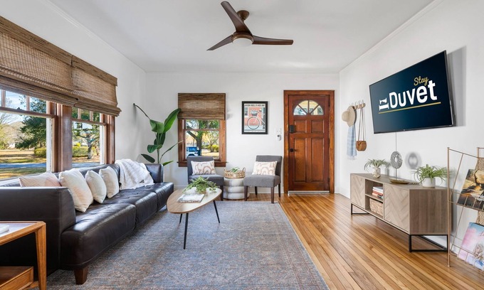 North Charleston Casa | Lotus Petal: Tranquil Space in Park Circle