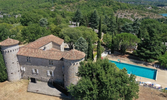 Berrias-et-Casteljau Apartamento | Lou Castel by Interhome