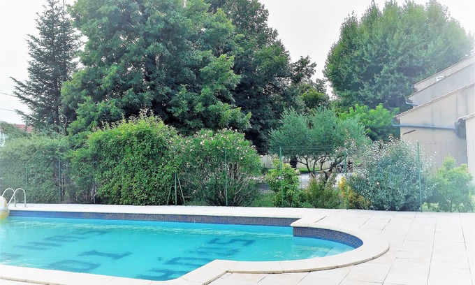 Jonquieres Otro | "lou Mas di Tihus" Une Idylle Familiale Dans un Mas Provençal de Caractère