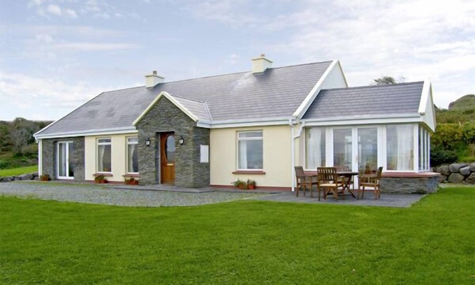 Caherdaniel Cabaña | LOUGH CURRANE COTTAGE, pet friendly in Waterville, County Kerry