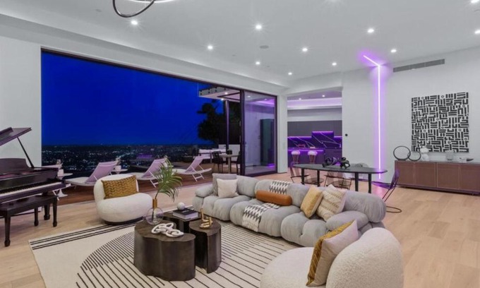 Northeast Villa | Louis Vuitton Villa real location in Beverly Hills